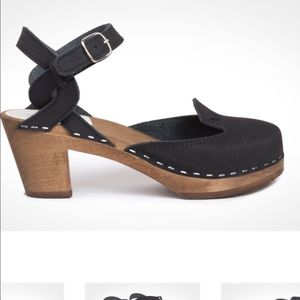 Maguba Nubuck Kingston Clogs-Black